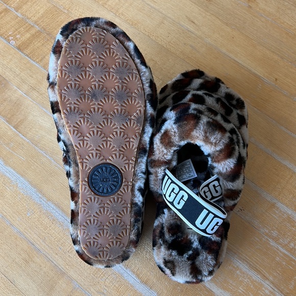 UGG Slippers - Picture 4 of 4